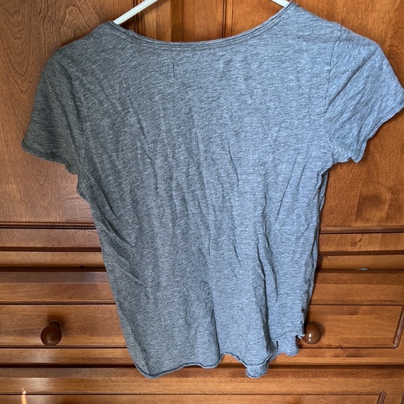 Abercrombie and Fitch size extra small women’s scoop, cotton, gray T-shirt - Picture 3 of 3
